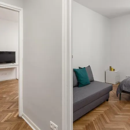 Chill Brzozowa Old Town * ワルシャワ